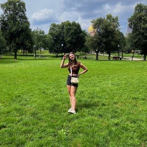 Meet your Posher, Lauren